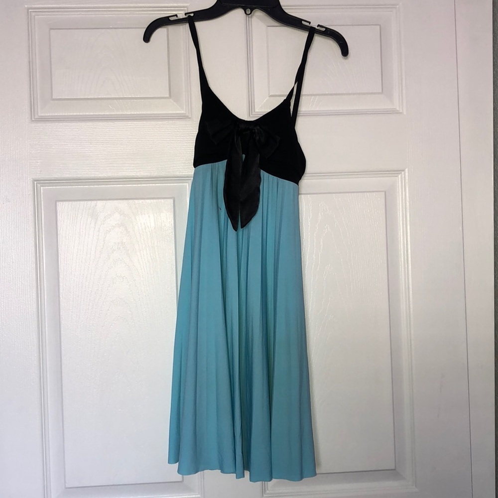 Dress - Picture 2 of 4